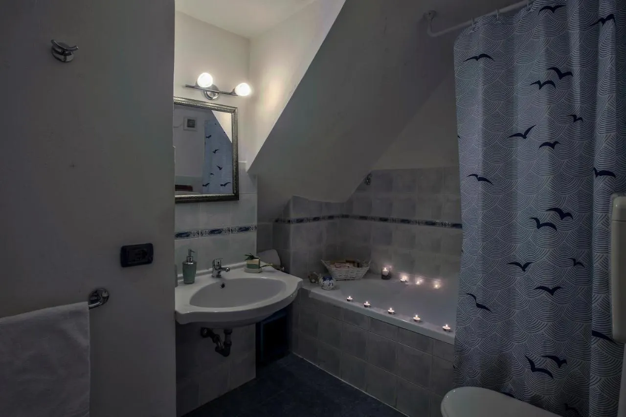 Lisetta Rooms Vernazza