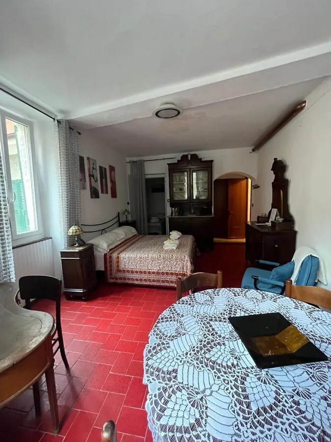 Lisetta Rooms Vernazza
