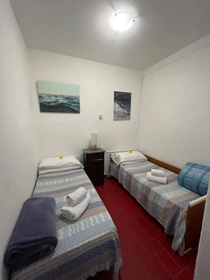 Lisetta Rooms Vernazza