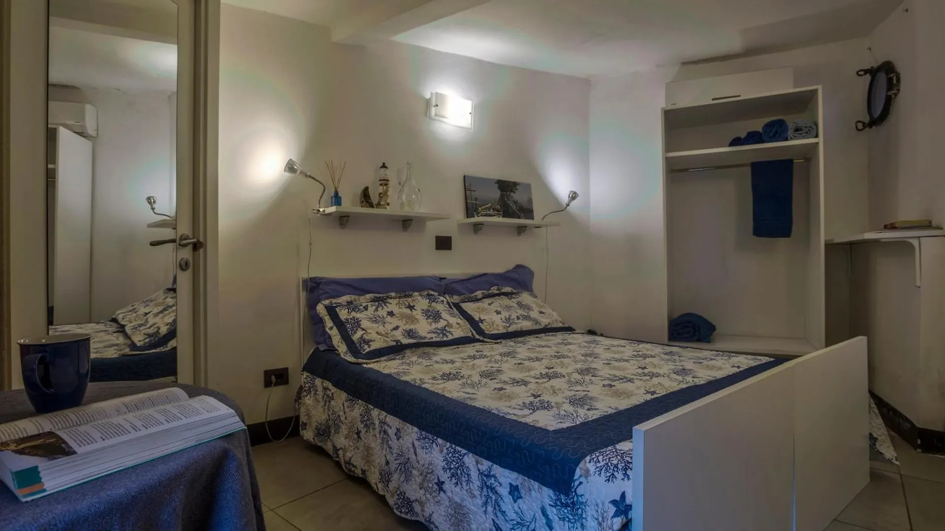Lisetta Rooms Vernazza 0*,  Italie